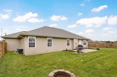 Exterior - 1071 S Tanner Dr, Springfield, MO 65802 photo 10 of 11