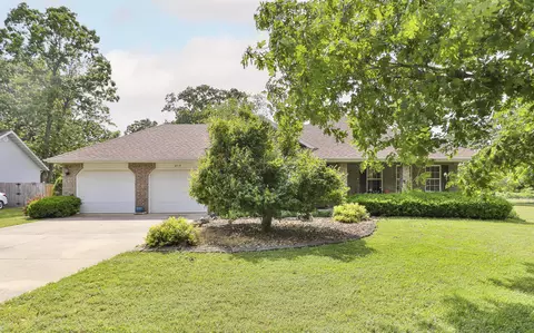 819 N Dogwood St, Strafford, MO 65757