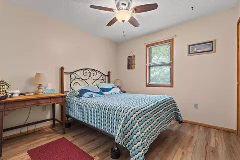 Bedroom - 27278 Timber Springs Rd, Shell Knob, MO 65747 photo 2 of 4