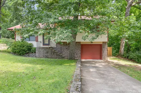 Exterior - 610 Pocahontas St, Branson, MO 65616 photo 5 of 7