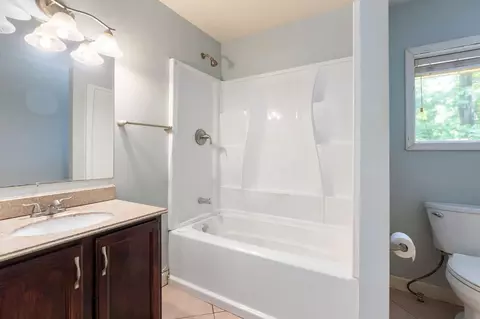Bath - 610 Pocahontas St, Branson, MO 65616 photo 1 of 1