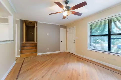 Living - 610 Pocahontas St, Branson, MO 65616 photo 3 of 4