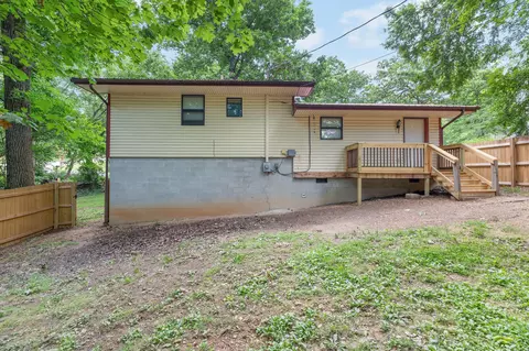 Exterior - 610 Pocahontas St, Branson, MO 65616 photo 6 of 7