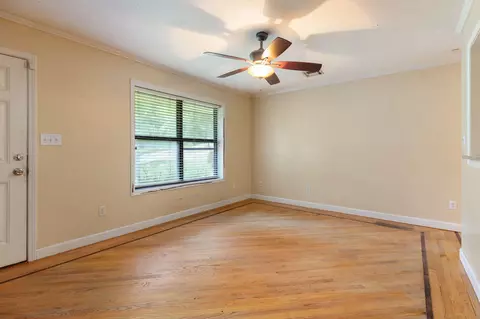 Living - 610 Pocahontas St, Branson, MO 65616 photo 2 of 4