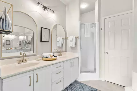 Bath - 835 Fairview St #4, Branson, MO 65616 photo 2 of 4