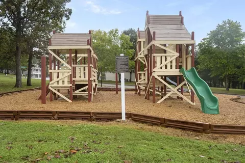 Exterior - 835 Fairview St #4, Branson, MO 65616 photo 5 of 6
