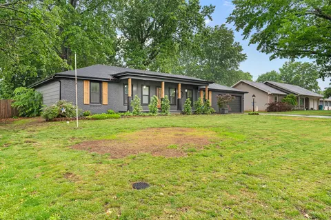 Exterior - 1850 E Swallow St, Springfield, MO 65804 photo 3 of 9