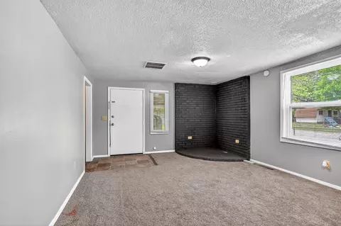 Living - 901 S West Ave, Springfield, MO 65802 photo 4 of 5