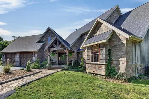 9106 E Farm Road 134, Strafford, MO 65757