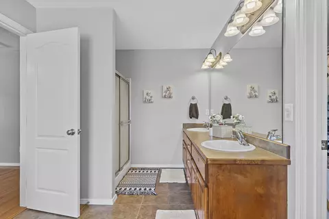 Bath - 4433 S Appleton Dr, Springfield, MO 65810 photo 2 of 3