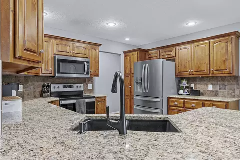 Kitchen - 4433 S Appleton Dr, Springfield, MO 65810 photo 2 of 6