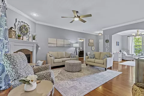 Living - 4433 S Appleton Dr, Springfield, MO 65810 photo 3 of 3