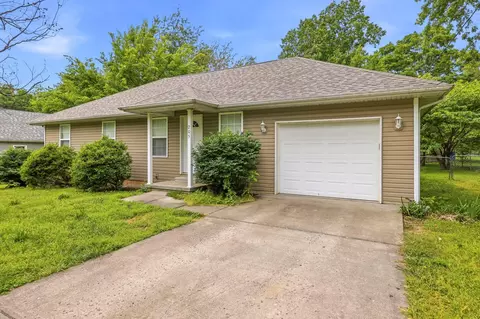 205 South St, Willard, MO 65781