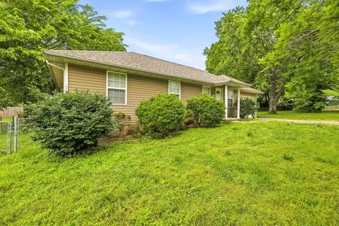 205 South St, Willard, MO 65781 photo 3