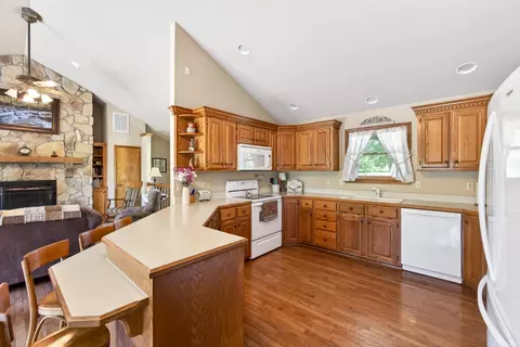 Kitchen - 1424 Chadwick Rd, Chadwick, MO 65629 photo 3 of 5