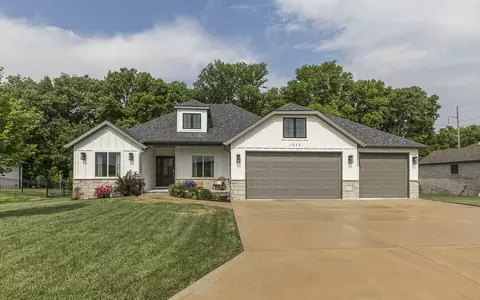 1943 N Bristol Ave, Springfield, MO 65802
