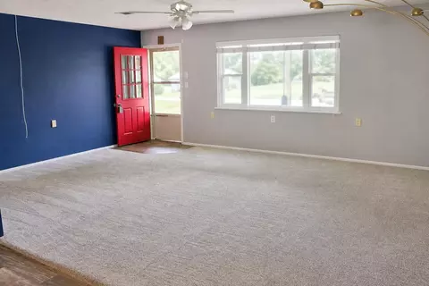 Living - 508 Monroe St, Thayer, MO 65791 photo 2 of 4