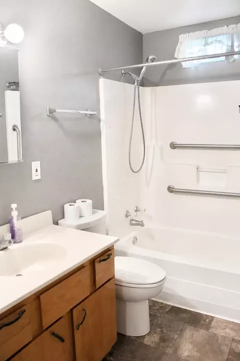 Bath - 508 Monroe St, Thayer, MO 65791 photo 1 of 4