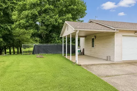Exterior - 508 Monroe St, Thayer, MO 65791 photo 4 of 10