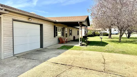 Exterior - 508 Monroe St, Thayer, MO 65791 photo 6 of 17