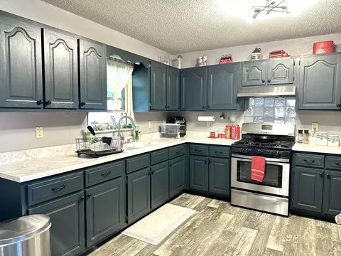 Kitchen - 508 Monroe St, Thayer, MO 65791 photo 2 of 3