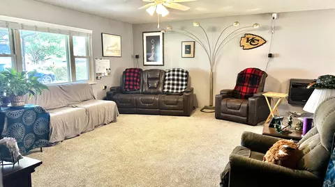Living - 508 Monroe St, Thayer, MO 65791 photo 1 of 3
