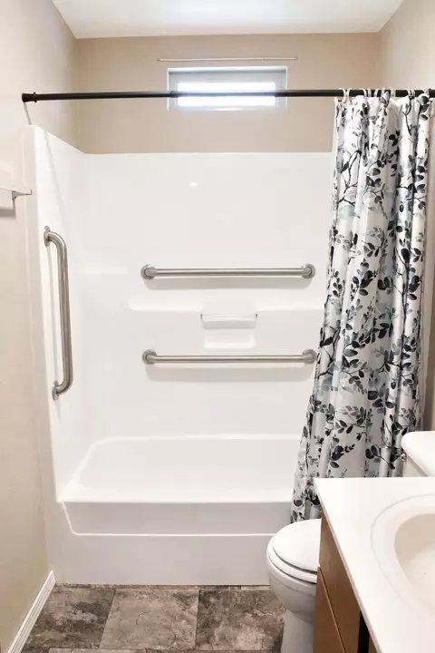 Bath - 508 Monroe St, Thayer, MO 65791 photo 4 of 4