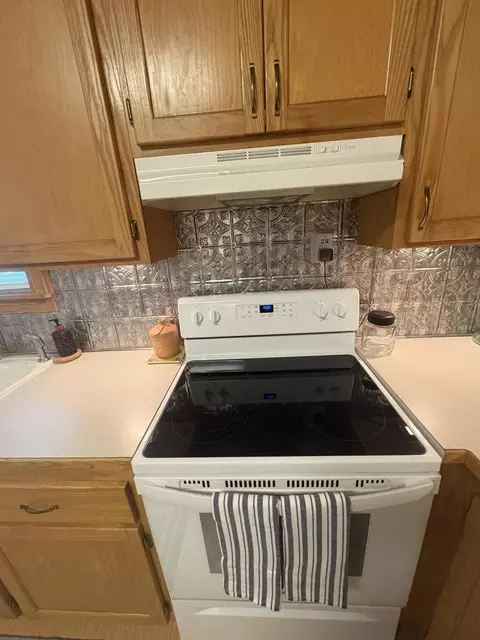 Kitchen - 2043 N Jefferson Ave, Springfield, MO 65803 photo 2 of 3