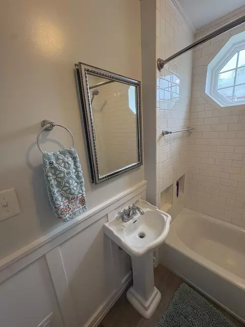 Bath - 2043 N Jefferson Ave, Springfield, MO 65803 photo 1 of 3