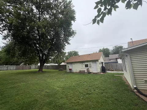 Exterior - 2043 N Jefferson Ave, Springfield, MO 65803 photo 7 of 10