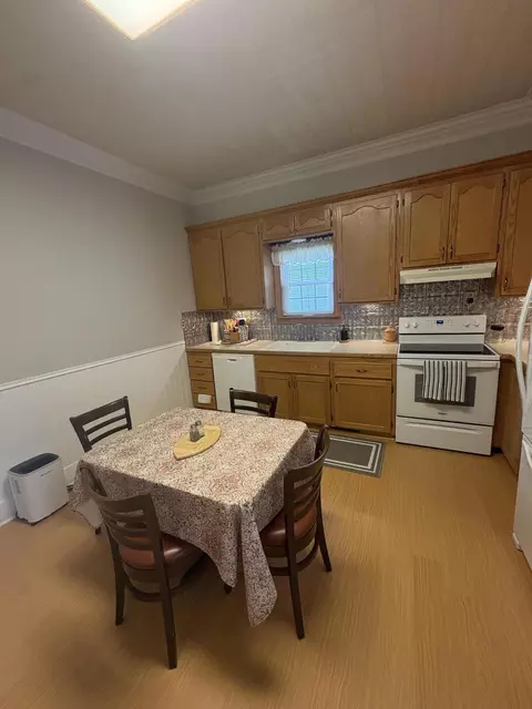 Kitchen - 2043 N Jefferson Ave, Springfield, MO 65803 photo 3 of 3