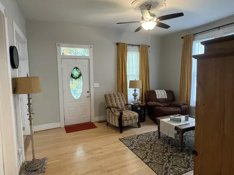 Entry Way - 2043 N Jefferson Ave, Springfield, MO 65803 photo 2 of 5