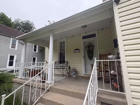 Exterior - 2043 N Jefferson Ave, Springfield, MO 65803 photo 2 of 10