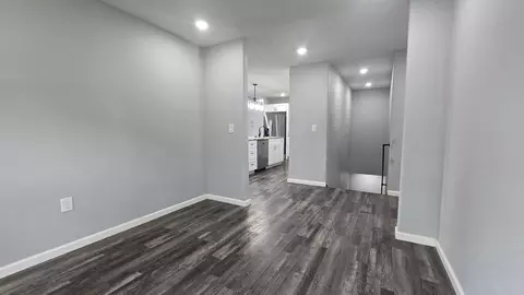 Entry Way - 181 Sunshine Ave, Cabool, MO 65689 photo 3 of 6