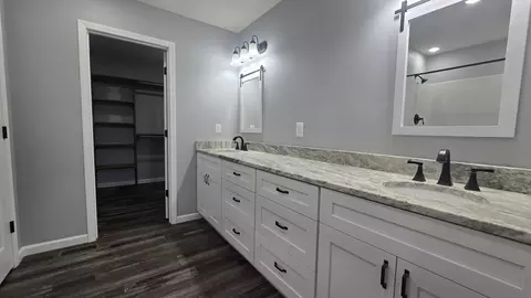 Bath - 181 Sunshine Ave, Cabool, MO 65689 photo 3 of 5
