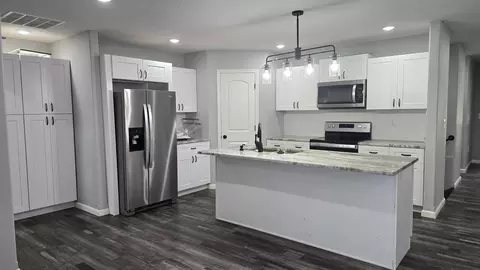 Kitchen - 181 Sunshine Ave, Cabool, MO 65689 photo 1 of 3