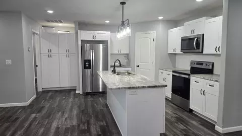 Kitchen - 181 Sunshine Ave, Cabool, MO 65689 photo 3 of 3