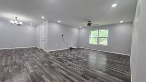 Living - 181 Sunshine Ave, Cabool, MO 65689 photo 2 of 4