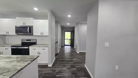 Entry Way - 181 Sunshine Ave, Cabool, MO 65689 photo 1 of 6