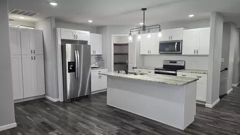 Kitchen - 181 Sunshine Ave, Cabool, MO 65689 photo 2 of 3