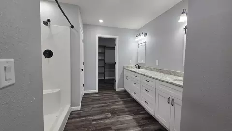 Bath - 181 Sunshine Ave, Cabool, MO 65689 photo 2 of 5