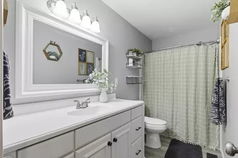 Bath - 109 Circle Dr, Monett, MO 65708 photo 1 of 2