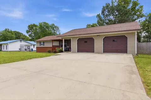 109 Circle Dr, Monett, MO 65708