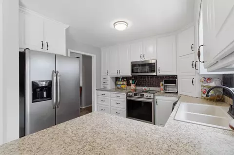 Kitchen - 109 Circle Dr, Monett, MO 65708 photo 2 of 3