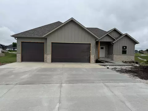 2606 W Fisherman Dr, Ozark, MO 65721