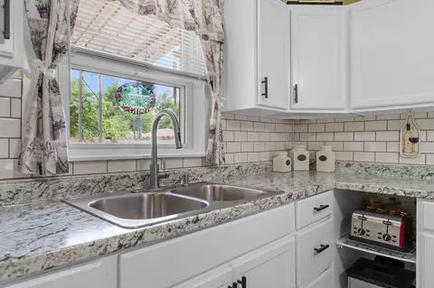 Kitchen - 200 E Kingsbury St, Springfield, MO 65807 photo 3 of 3