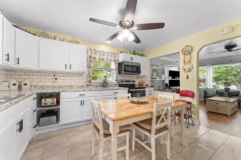 Kitchen - 200 E Kingsbury St, Springfield, MO 65807 photo 1 of 3