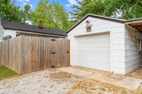 Exterior - 200 E Kingsbury St, Springfield, MO 65807 photo 7 of 7