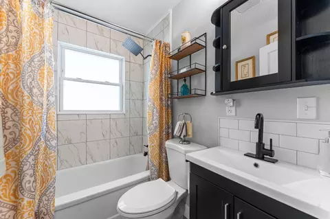 Bath - 200 E Kingsbury St, Springfield, MO 65807 photo 1 of 1
