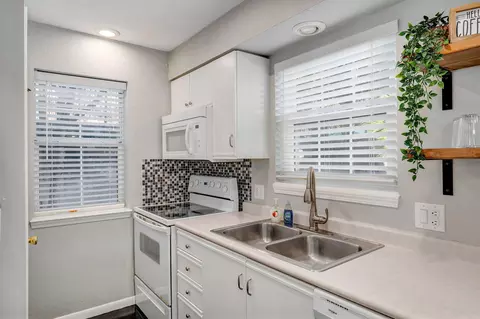 Kitchen - 595 Timbercreek Rd #J-101, Branson, MO 65616 photo 3 of 3